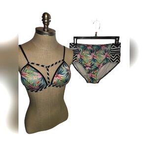 Nwot Tropical high-wasited bikini,cut-out on hips Juniors XL